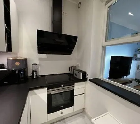 Къща за гости Cozy Apartment In City Center, Free Wi-Fi