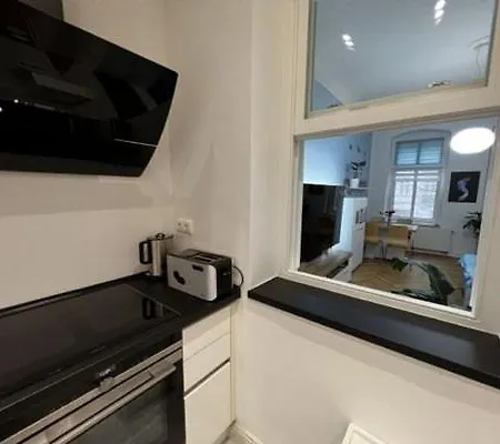Cozy Apartment In City Center, Free Wi-Fi Къща за гости