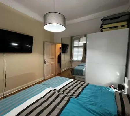 Къща за гости Cozy Apartment In City Center, Free Wi-Fi София
