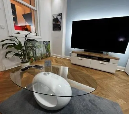 Къща за гости Cozy Apartment In City Center, Free Wi-Fi *